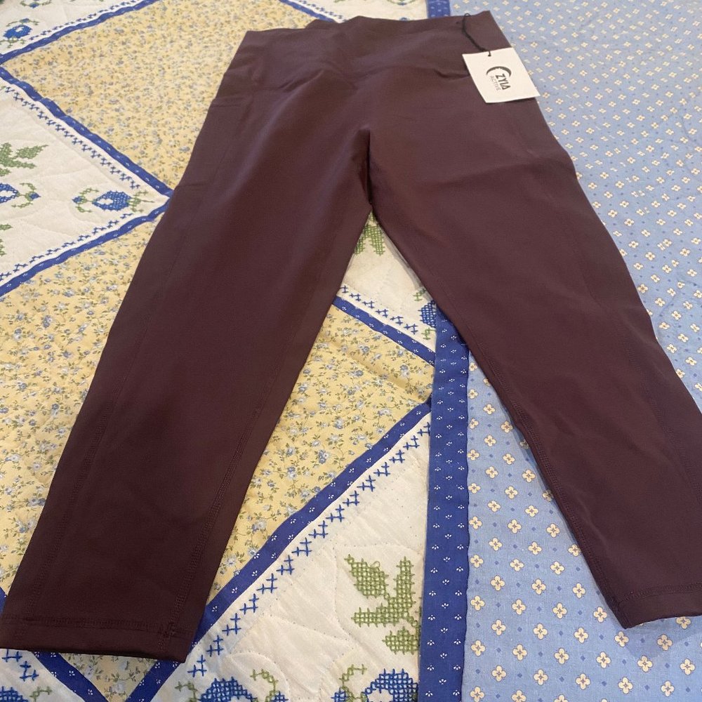 Zyia Capri Leggings